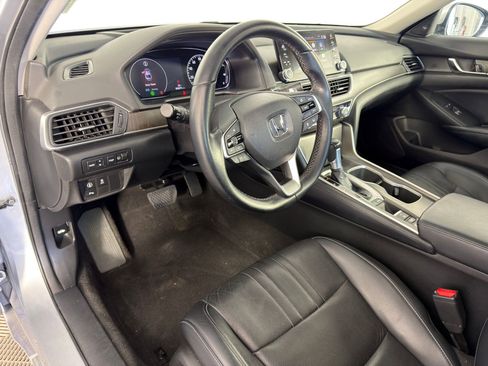Used 2018 Honda Accord Touring image 4