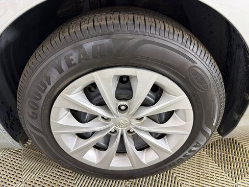 Used 2017 Toyota Camry LE image 11