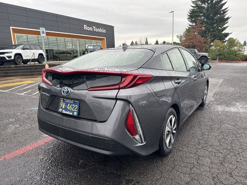 Used 2018 Toyota Prius Prime Premium image 7
