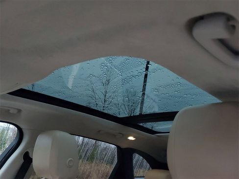 Used 2020 Jaguar F-PACE Premium image 9