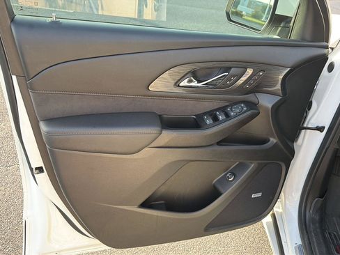 Used 2022 Chevrolet Traverse High Country FWD image 17