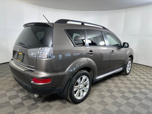 Used 2011 Mitsubishi Outlander SE image 3