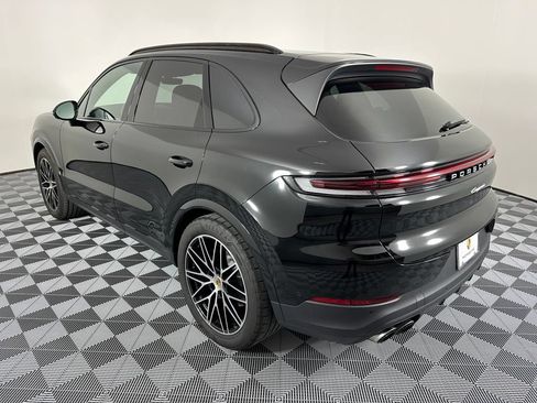 Certified 2024 Porsche Cayenne w/ Premium Package Plus (PFM) AWD/4WD image 3