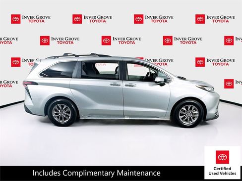 Used 2023 Toyota Sienna XLE image 4