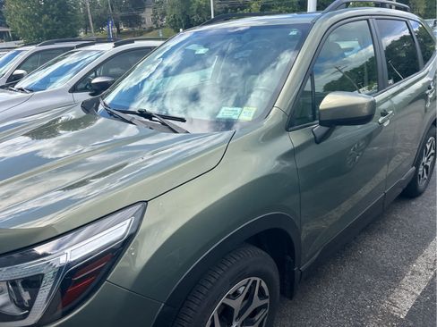 Used 2019 Subaru Forester Premium w/ All-Weather Package AWD/4WD image 1