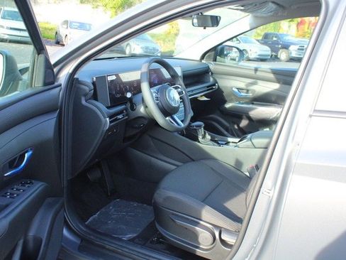 Used 2025 Hyundai Tucson SE image 12