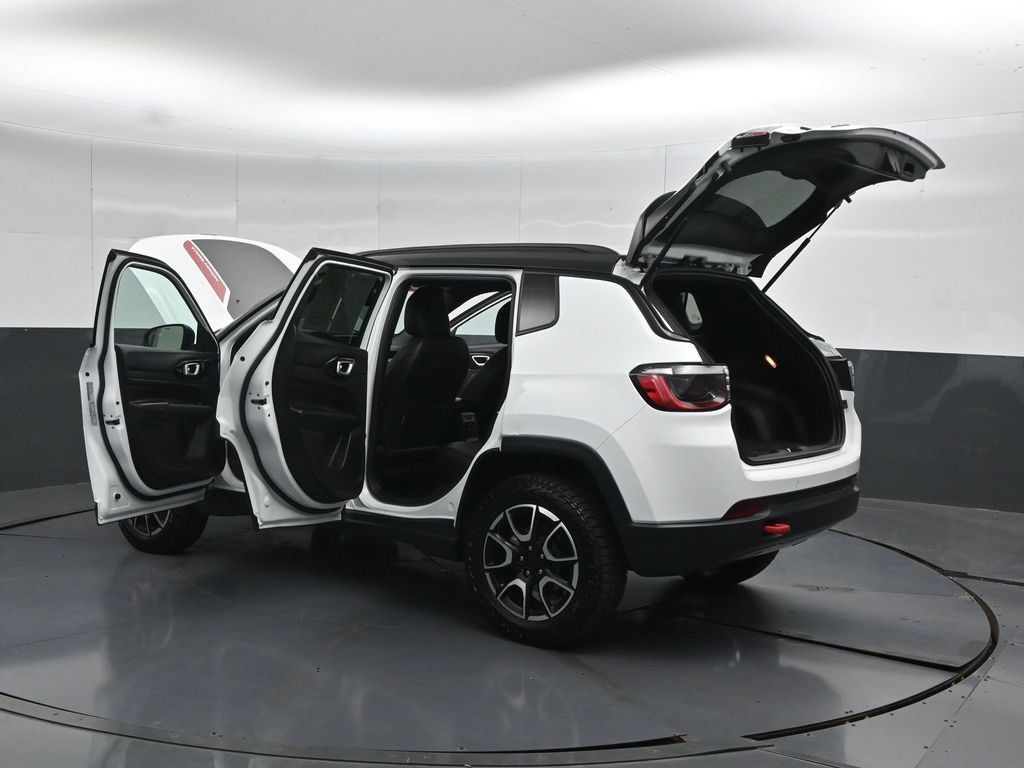 Used 2024 Jeep Compass Trailhawk AWD/4WD image 53