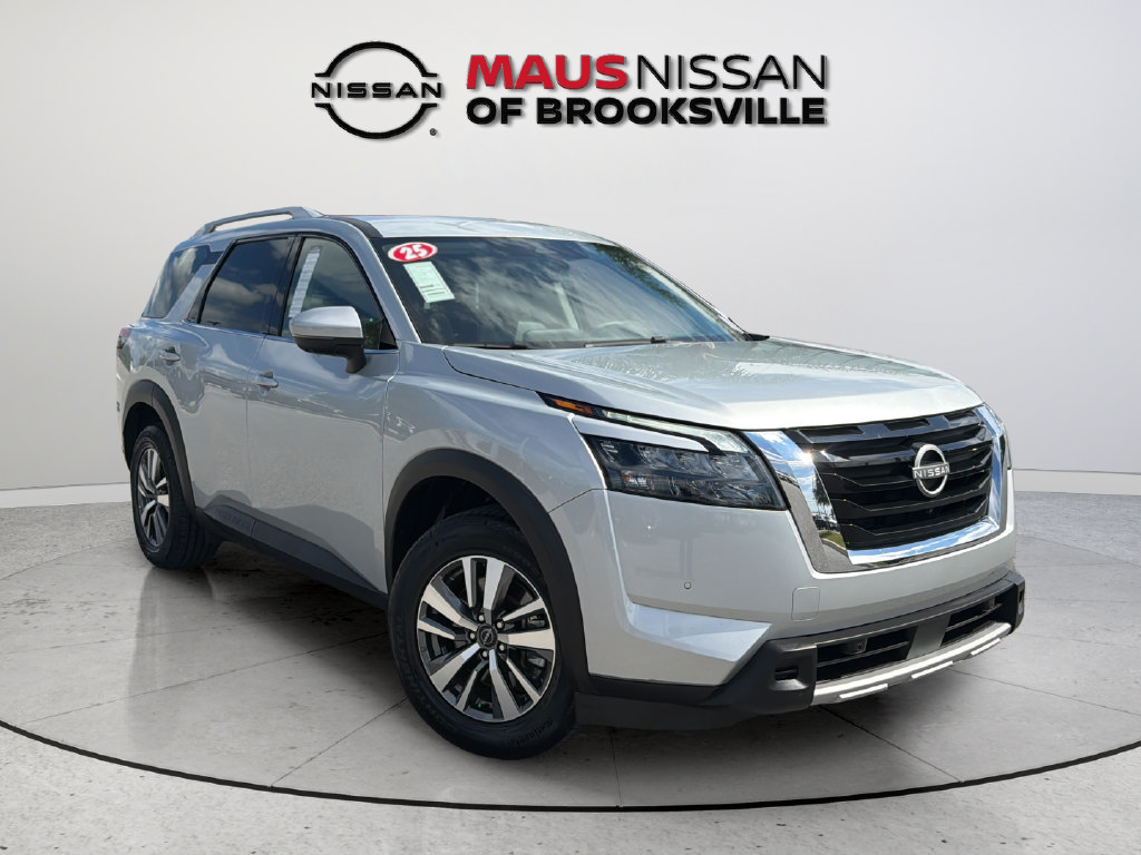 Certified 2025 Nissan Pathfinder SL FWD image 1