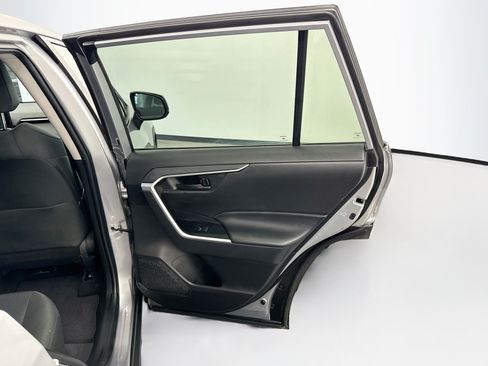 Used 2022 Toyota RAV4 LE AWD/4WD image 28