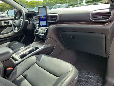 Used 2023 Ford Explorer Limited w/ Limited Technology Package RWD image 20