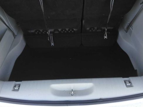 Used 2024 Chrysler Pacifica Touring-L FWD image 10