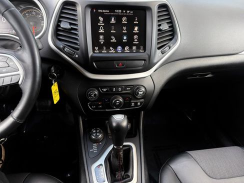 Used 2016 Jeep Cherokee Trailhawk image 36