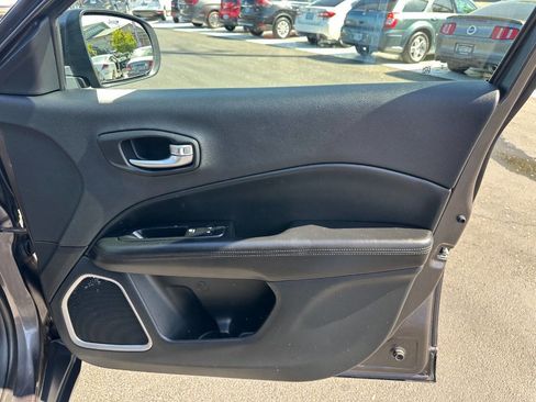 Used 2020 Jeep Compass Latitude image 28