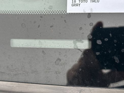 Used 2018 Toyota Tacoma 2WD Double Cab image 3