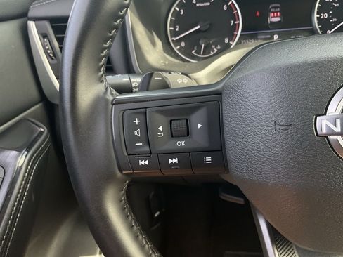 Used 2025 Nissan Rogue SV FWD image 19