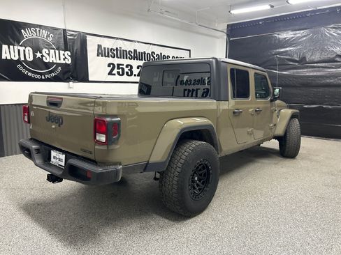 Used 2020 Jeep Gladiator Sport w/ Technology Group image 6