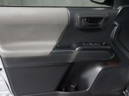 Certified 2022 Toyota Tacoma SR AWD/4WD image 27