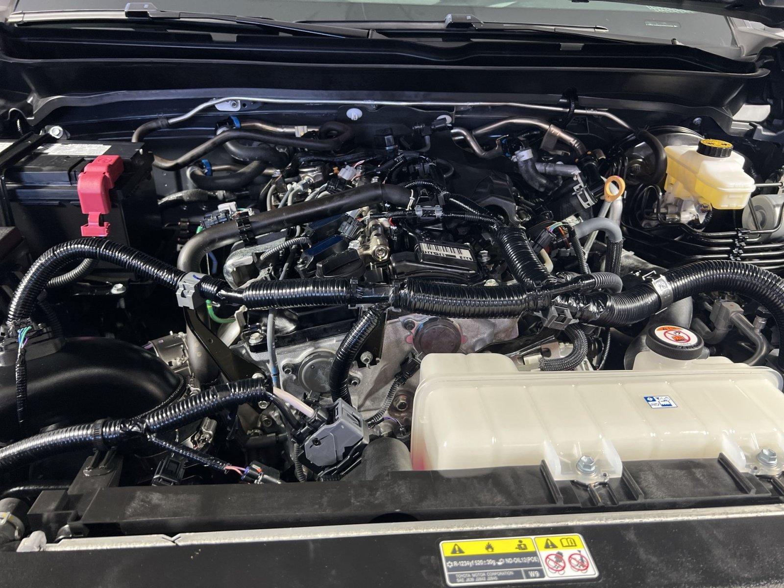 Used 2025 Toyota Tacoma SR w/ SR Upgrade Package AWD/4WD image 28