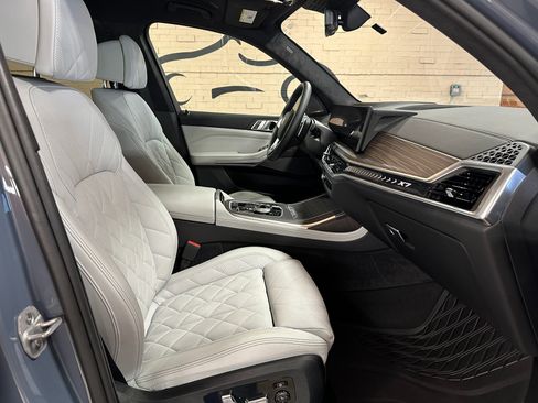 Used 2025 BMW X7 xDrive40i image 9