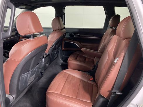 Used 2024 Kia Telluride SX Prestige w/ Towing Package image 29