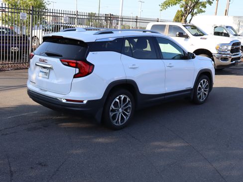 Used 2021 GMC Terrain SLT w/ Infotainment Package II FWD image 10