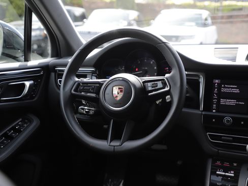 Used 2025 Porsche Macan AWD/4WD image 14
