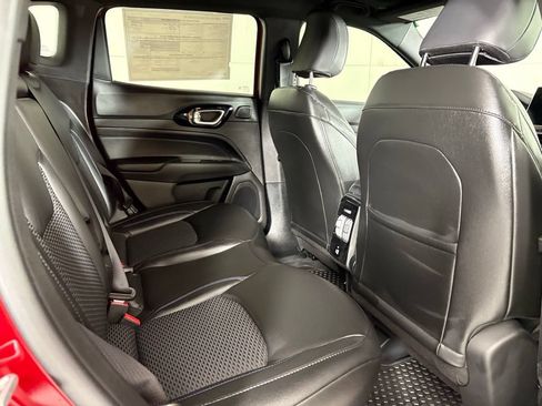 New 2026 Jeep Compass Latitude w/ Sun and Sound Group AWD/4WD image 17
