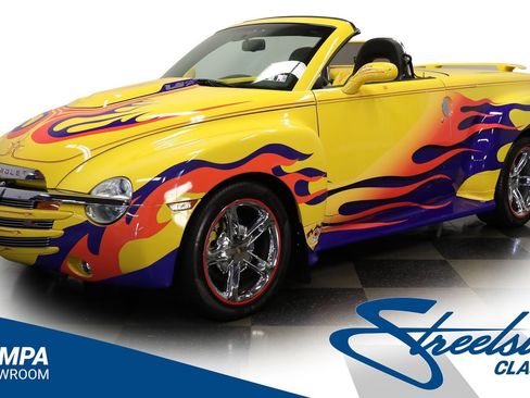 Used 2005 Chevrolet SSR w/ Preferred Equipment Group image 1