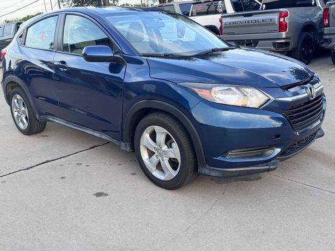 Used 2017 Honda HR-V LX image 3