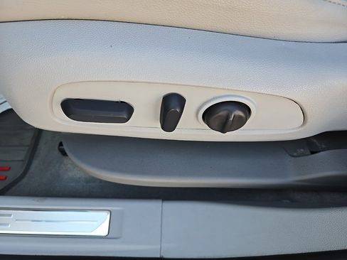 Used 2023 GMC Acadia SLT w/ Preferred Package image 45