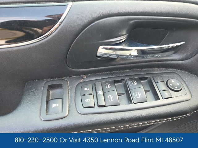 Used 2016 Chrysler Town & Country S w/ Driver Convenience Group FWD image 15
