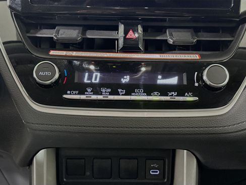 Used 2025 Toyota Corolla Cross LE image 23