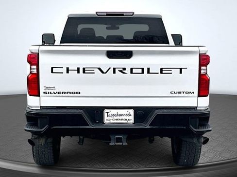 Used 2023 Chevrolet Silverado 2500 Custom w/ Custom Value Package image 5
