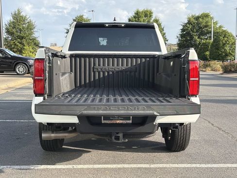 Used 2025 Toyota Tacoma SR5 AWD/4WD image 14