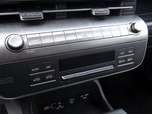 Used 2024 Hyundai Kona SEL image 13