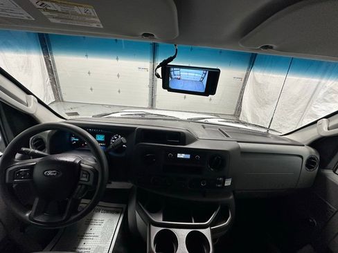 Used 2024 Ford E-350 and Econoline 350 Super Duty image 31