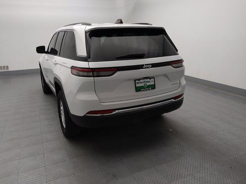 Used 2023 Jeep Grand Cherokee Laredo RWD image 6
