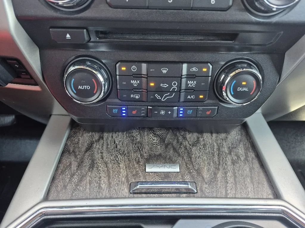 Used 2017 Ford F250 Lariat w/ Lariat Value Package AWD/4WD image 28