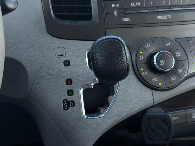 Used 2012 Toyota Sienna LE FWD image 26