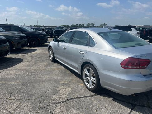 Used 2014 Volkswagen Passat 1.8T SE FWD image 12