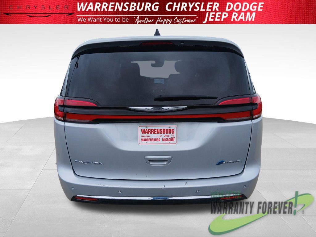 Used 2024 Chrysler Pacifica Limited FWD image 8