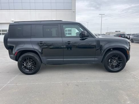 Used 2025 Land Rover Defender 110 S AWD/4WD image 7