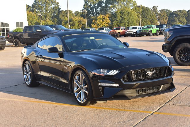 Used 2018 Ford Mustang GT Premium w/ Carbon Sport Interior Package RWD image 3