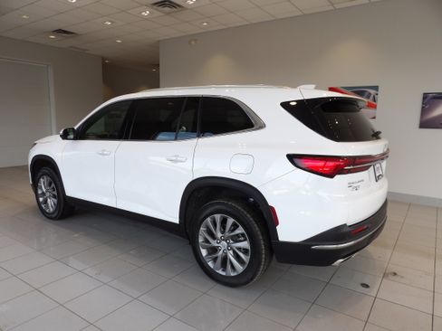 Used 2025 Buick Enclave Preferred image 6