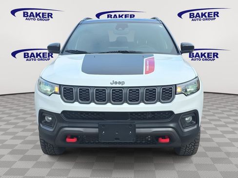 Used 2025 Jeep Compass Trailhawk image 8