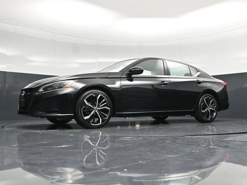 Used 2024 Nissan Altima 2.5 SR FWD image 56