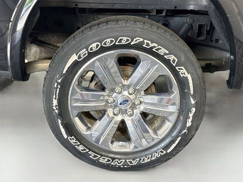 Used 2019 Ford F150 Lariat w/ Equipment Group 502A Luxury AWD/4WD image 33