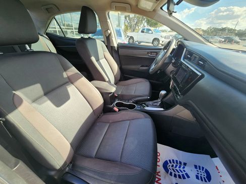 Used 2019 Toyota Corolla LE image 11