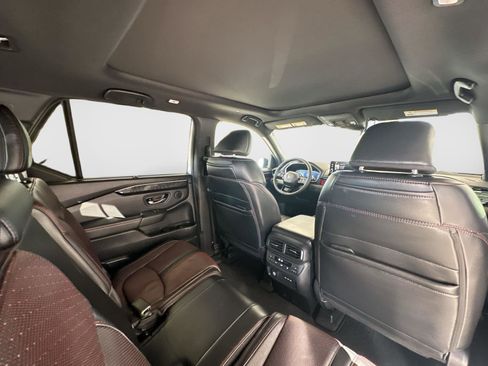 Certified 2025 Honda Pilot Black Edition image 41