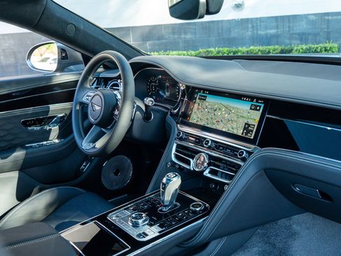 Used 2025 Bentley Flying Spur Plug-In Hybrid AWD/4WD image 66